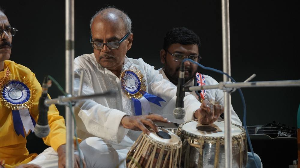 Chitra-Bina-master-shri-prabir-bardhan-on-tabla